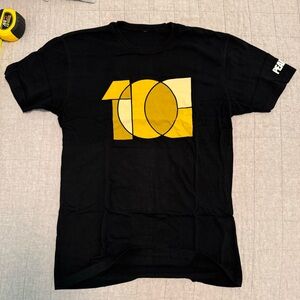 USED and RARE. Official Pearl Jam 2016 fan club (Ten Club) t-shirt. Size M.